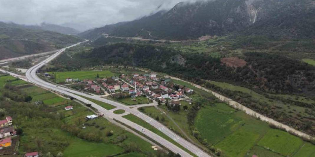 Yağışlarla yeniden can buldu: Su Uçuran Şelalesi özüne döndü 5